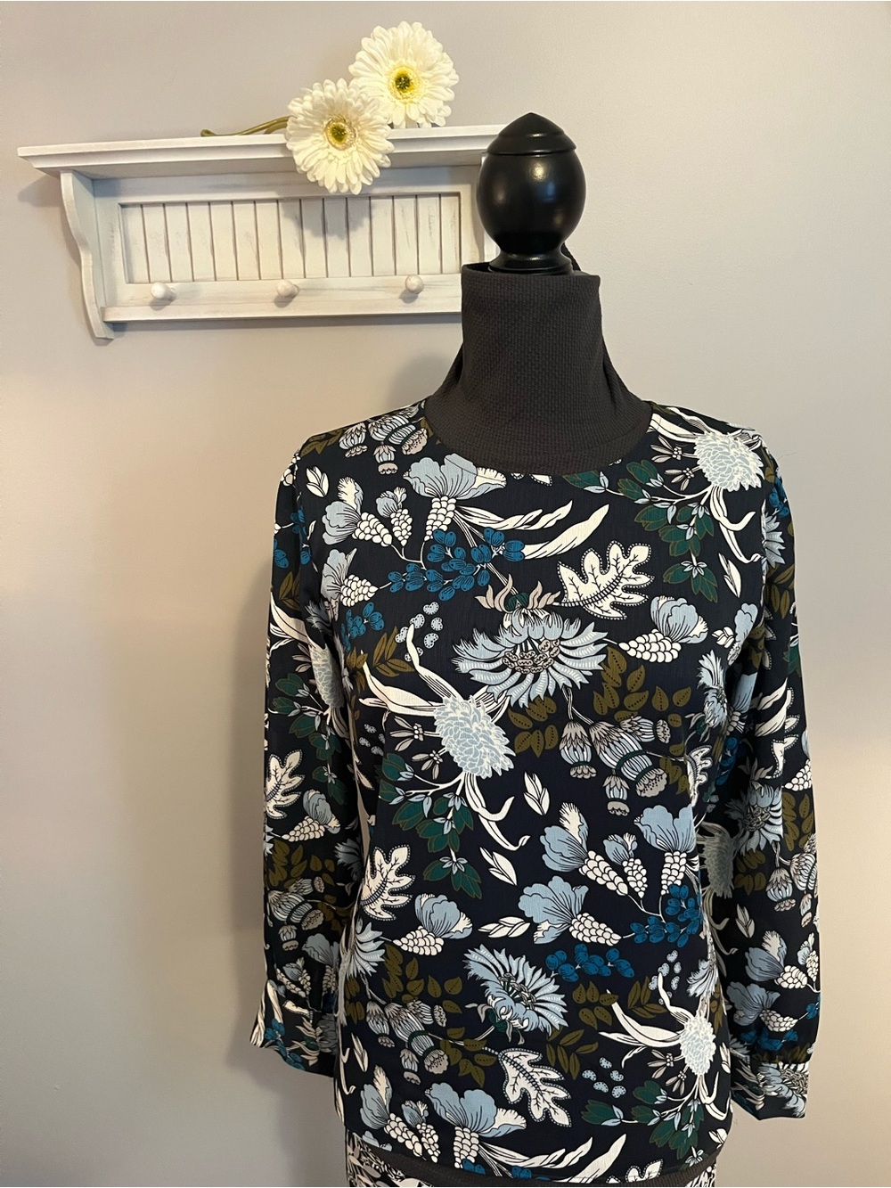 Ann Taylor Navy Floral Blouse with Blue and Teal Accents EUC